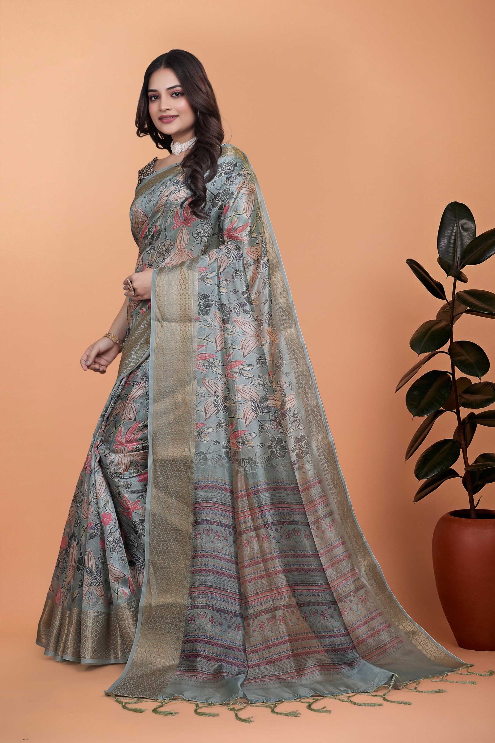 Elegant Grey Floral Printed Saree - Image 3