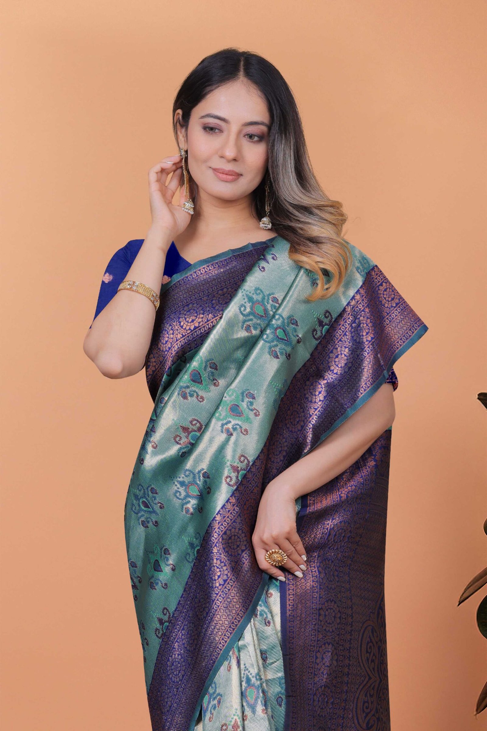 Vibrant Sea Green Silk Saree featuring Contrasting Purple & Zari Weaving - Image 5