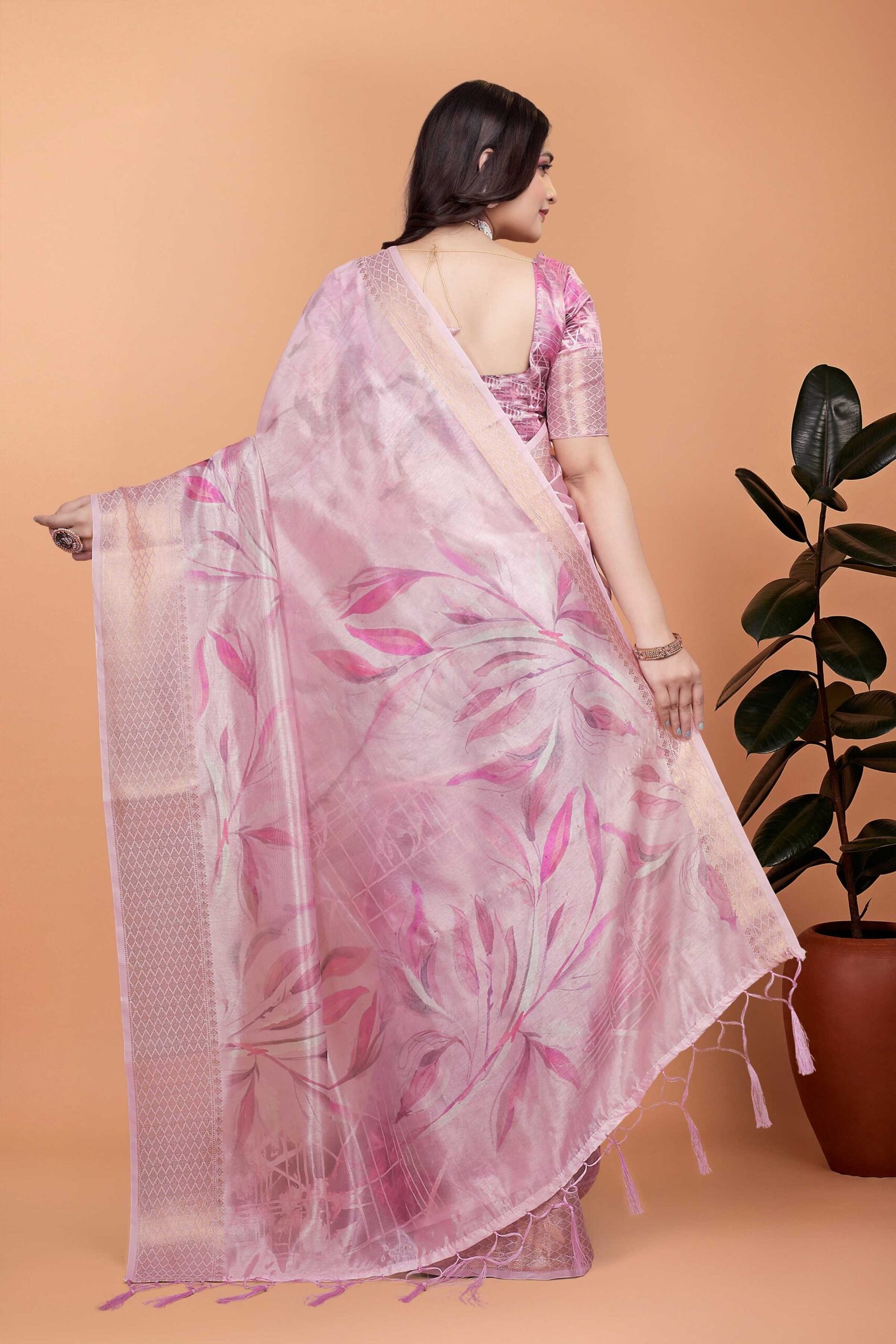 Pink floral print saree - Image 2