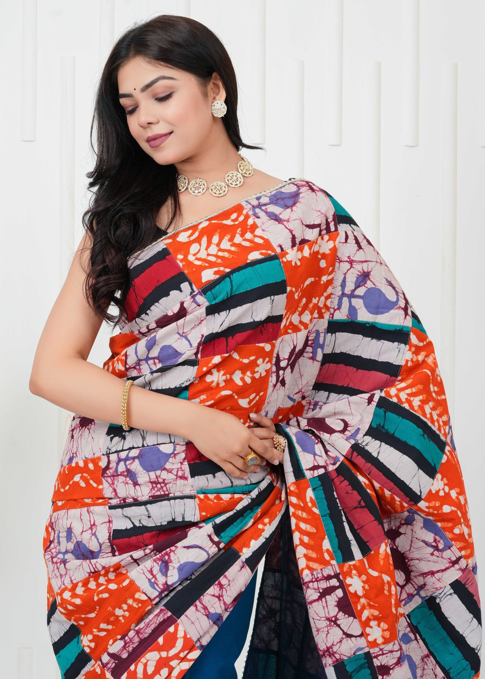 Elegant Printed Cotton Saree with Traditional Floral & Paisley Design - Image 3