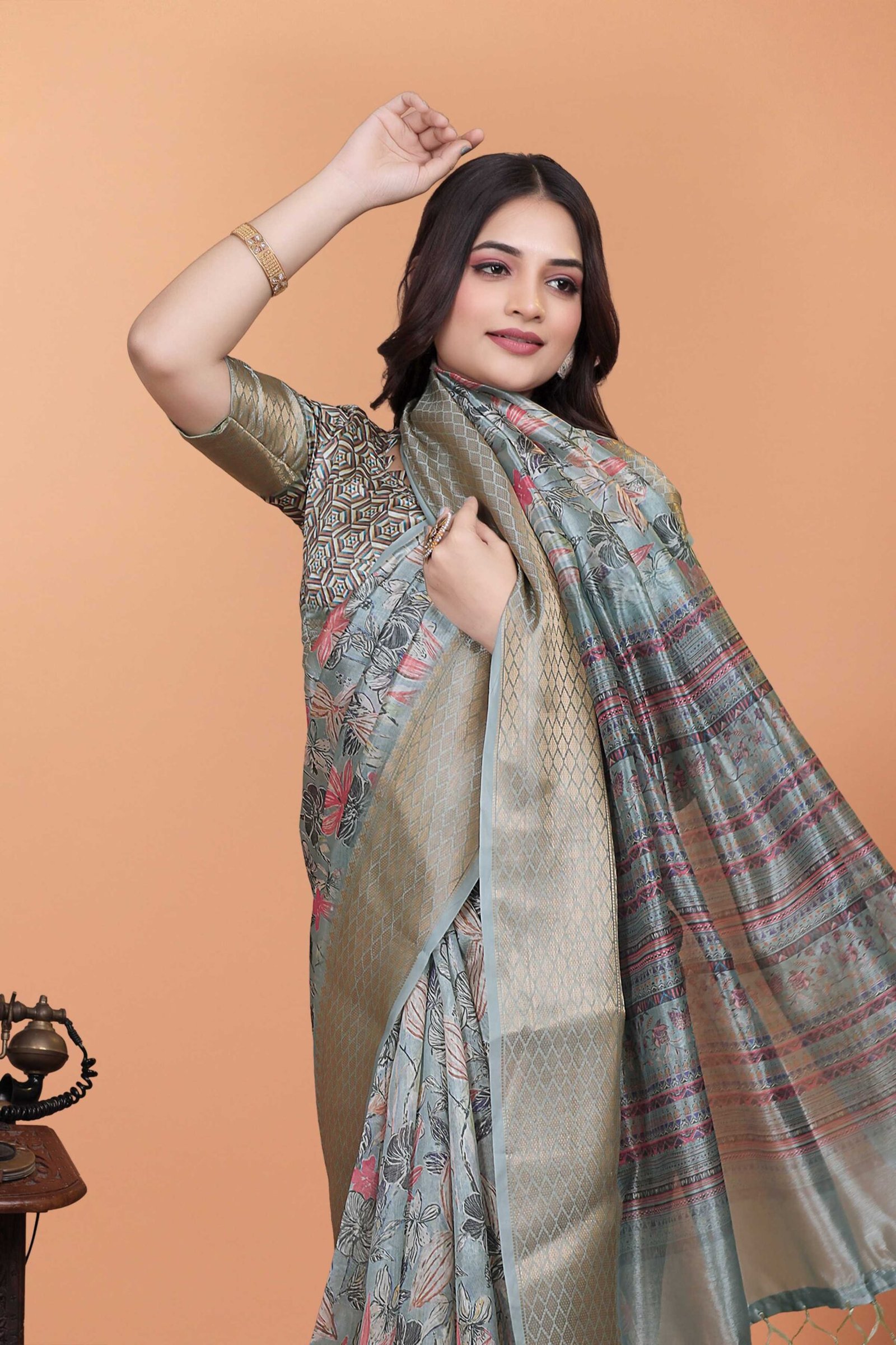 Elegant Grey Floral Printed Saree - Image 4
