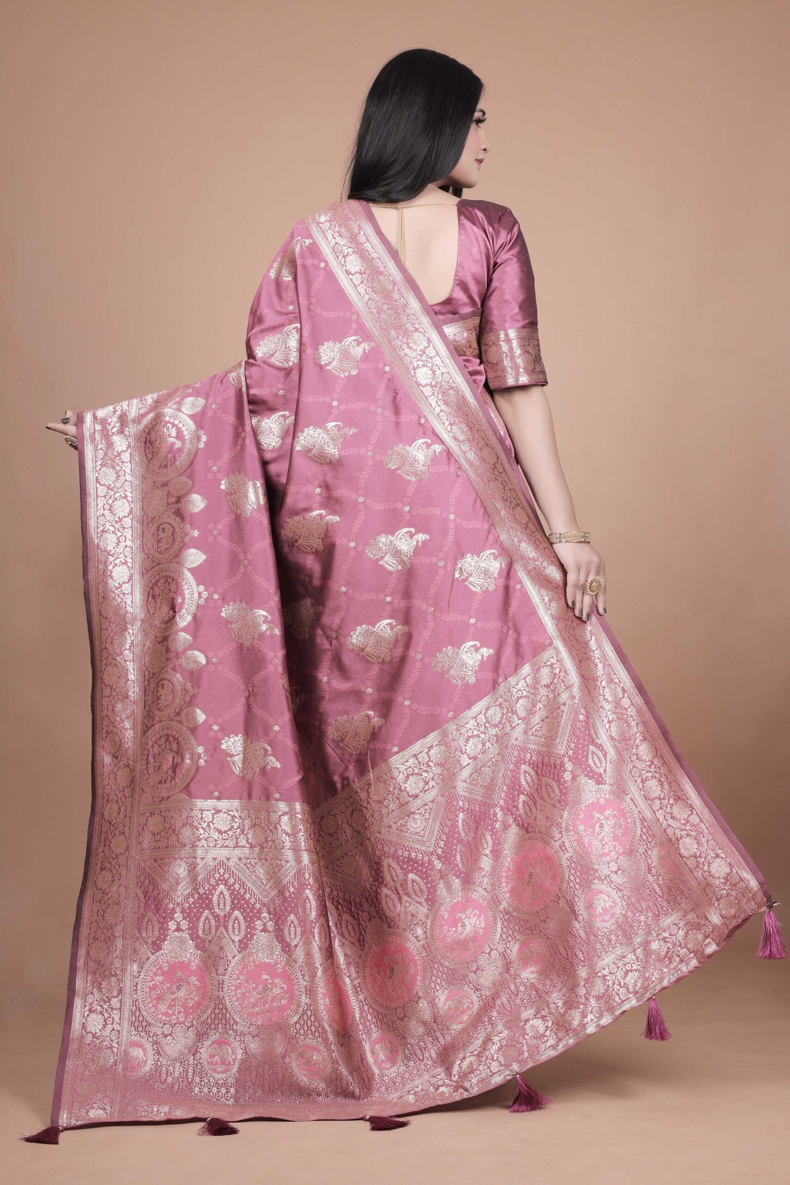 Charming Rose Pink Silk Blend Saree with Intricate Silver Zari Woven Border & Pallu - Image 3