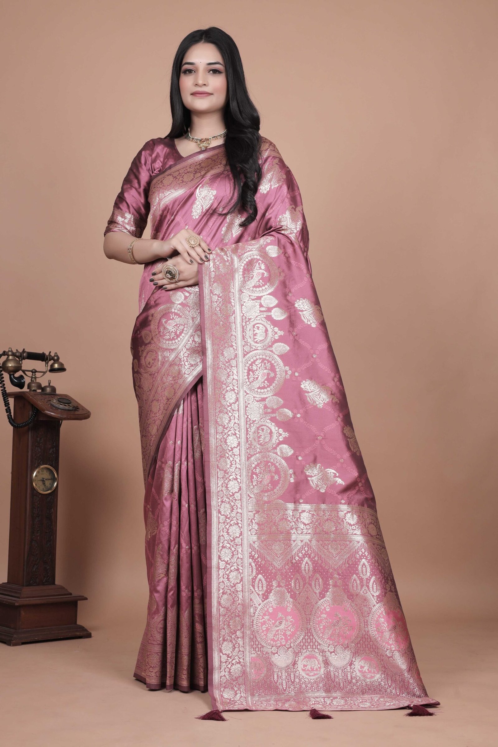 Charming Rose Pink Silk Blend Saree with Intricate Silver Zari Woven Border & Pallu - Image 4