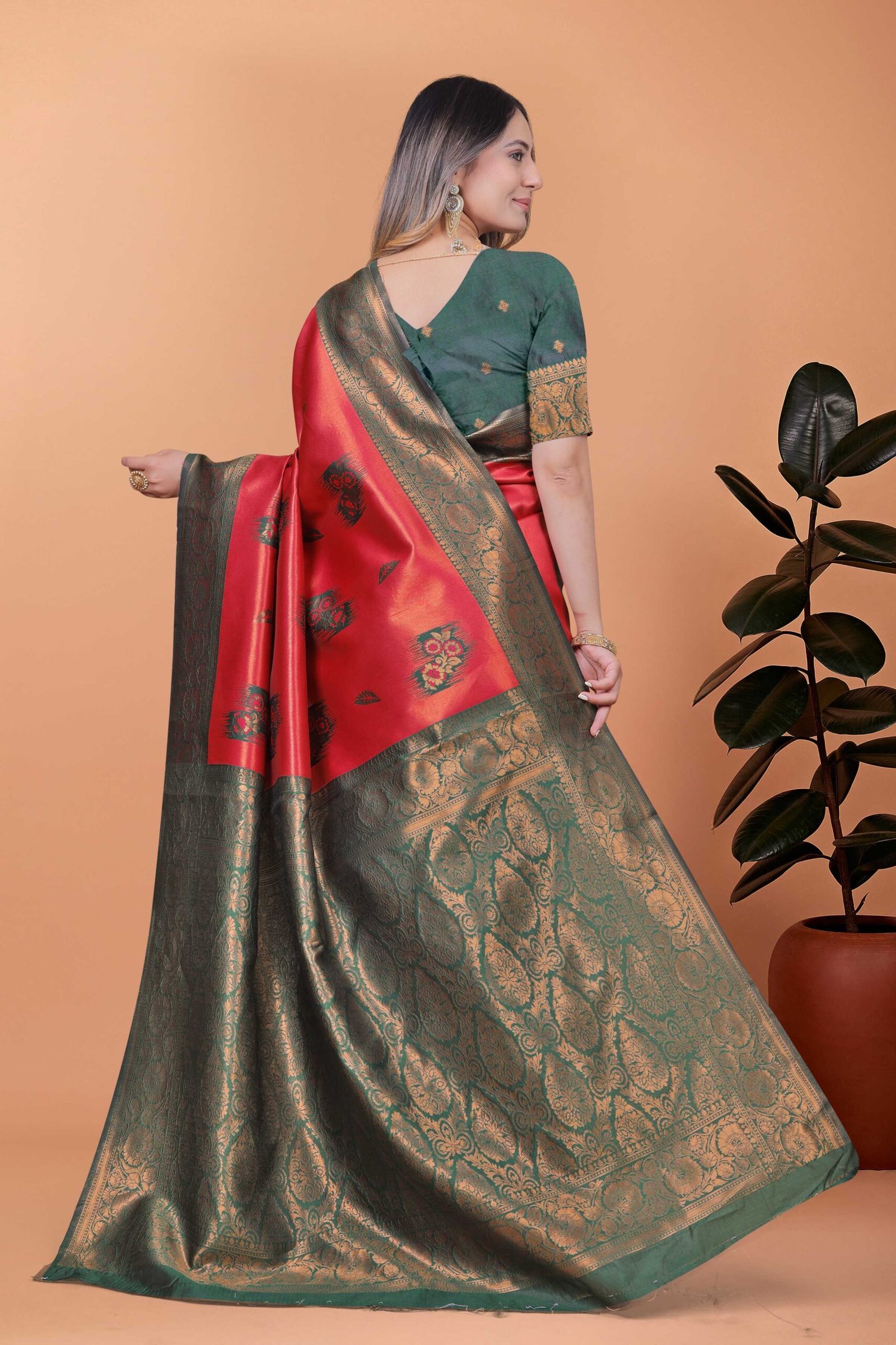 Elegant Pink Printed Saree with Rich Contrast Border & Pallu - Image 4